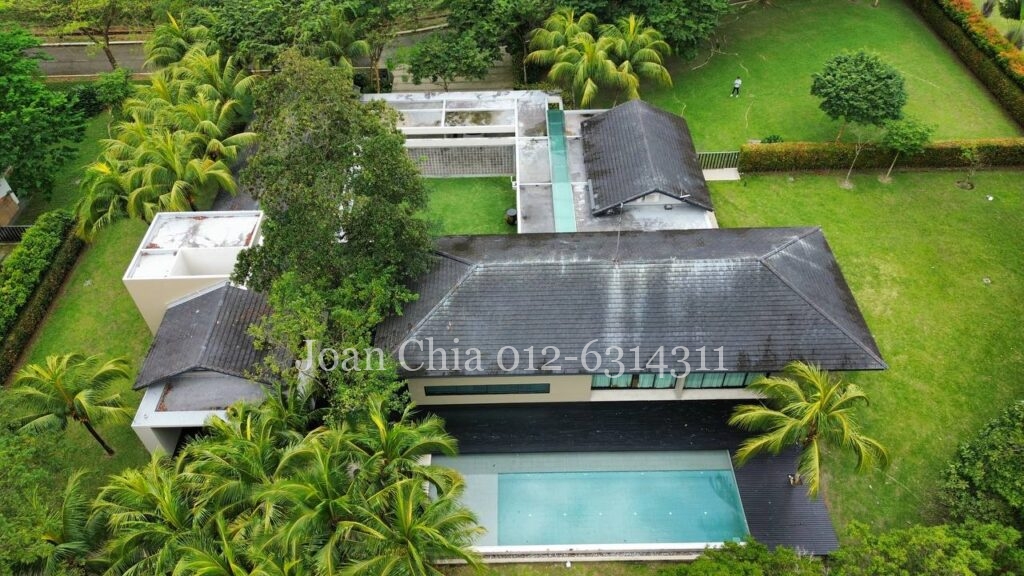 Leisure Farm, Single Storey Luxury Villa

Built up : 12,319 sq.ft
Key Feature :
-4 bedroom
-Freehold
-Fully Furnished with Pool
Remark : Freehold, Free SPA Legal fee

Price RM 13,000,000