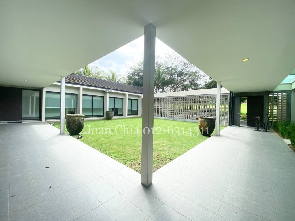 Leisure Farm, Single Storey Luxury Villa

Built up : 13,174 sq.ft
Key Feature :
-4 bedroom 
-Freehold
-Fully Furnished with Pool 
Remark : Freehold, Free SPA Legal fee

Price RM 13,000,000