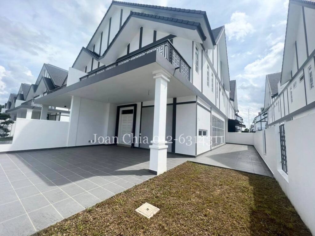 For Sale Ekoflora 
– Daisy Double Storey Cluster House 33×75 
– 4 Bedrooms 4 Bathrooms 
-Maintenance fee: RM 851 
-Renovation: Original Unit
Selling price RM 1.47mil 
Bank value RM1.6mil 

Contact me Joan chia for viewing