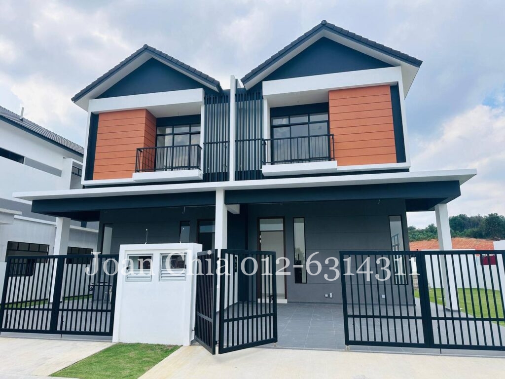 Double Storey Cluster House, 32 X 75, Facing South, 4 Plus 1 Bedroom
Jade 2 双层田字屋
Double Storey Cluster House
-32’ X 75’
-Freehold
-Facing South
-4+1 Bedroom 4 Bathroom
-Land: 2,400 Sq.ft
-Built Up: 2,693 Sq.ft